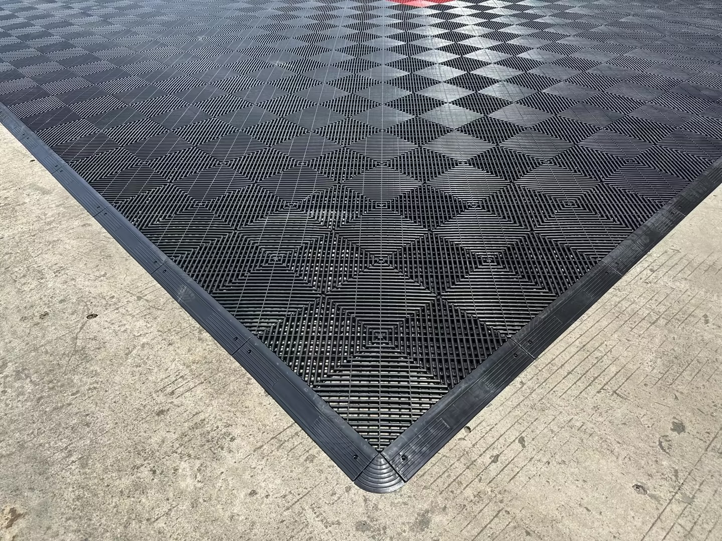 Locking Edge